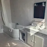 Le Manoir De Conteville Guest house